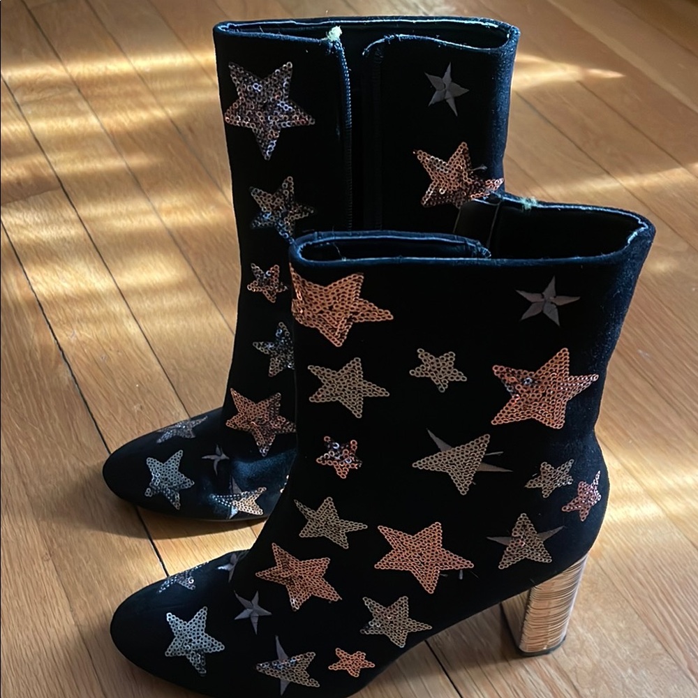 Black and Gold Heeled Boots with Star Pattern
